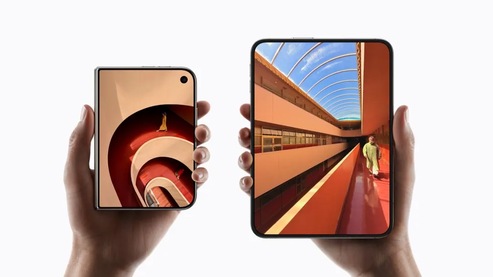 iPhone Duo złożony i rozłożony z ekranami 5,4 oraz 7,6 cala